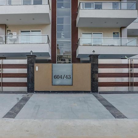 Collection O The Doors Near Appu Ghar Hotel Gurgaon Exterior photo